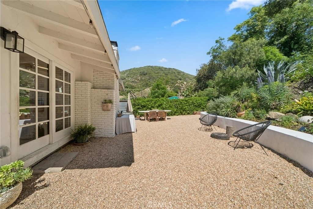 1377 Lewellyn - Photo 24