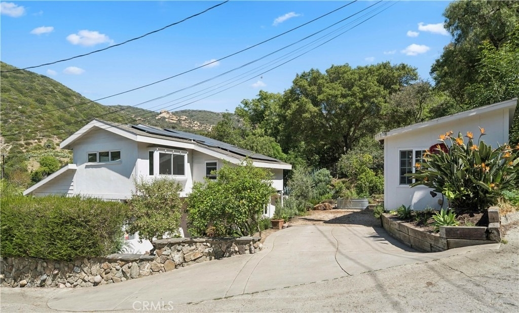 1377 Lewellyn - Photo 4
