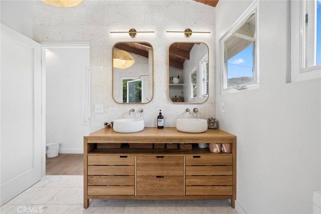 1377 Lewellyn - Photo 18
