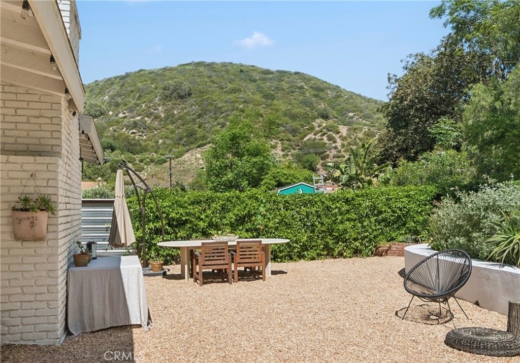 1377 Lewellyn - Photo 2