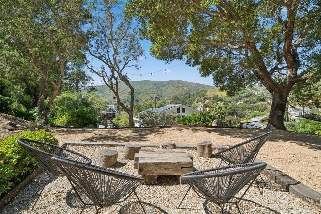 1377 Lewellyn - Photo 3