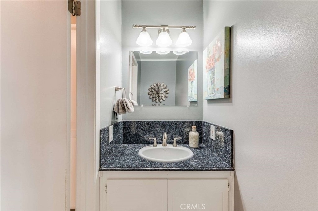 623 E Matchwood Place - Photo 3