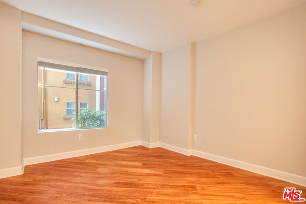 348 S Hauser - Photo 2
