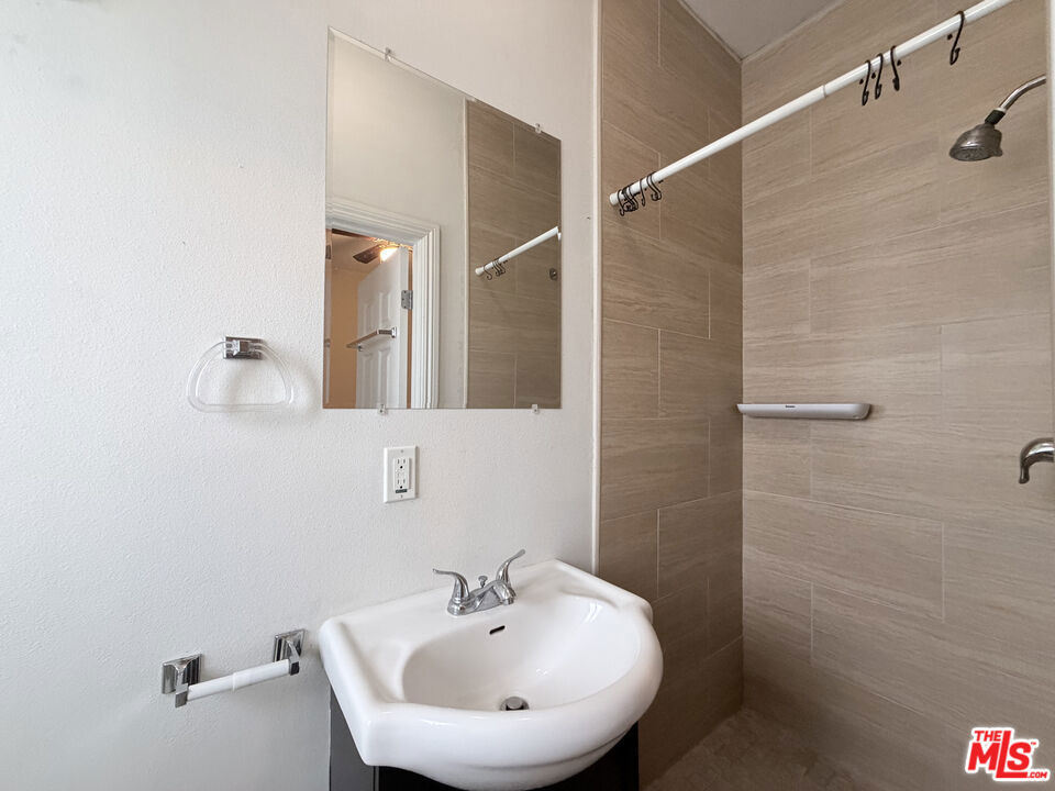 1254 W 37th Drive - Photo 4