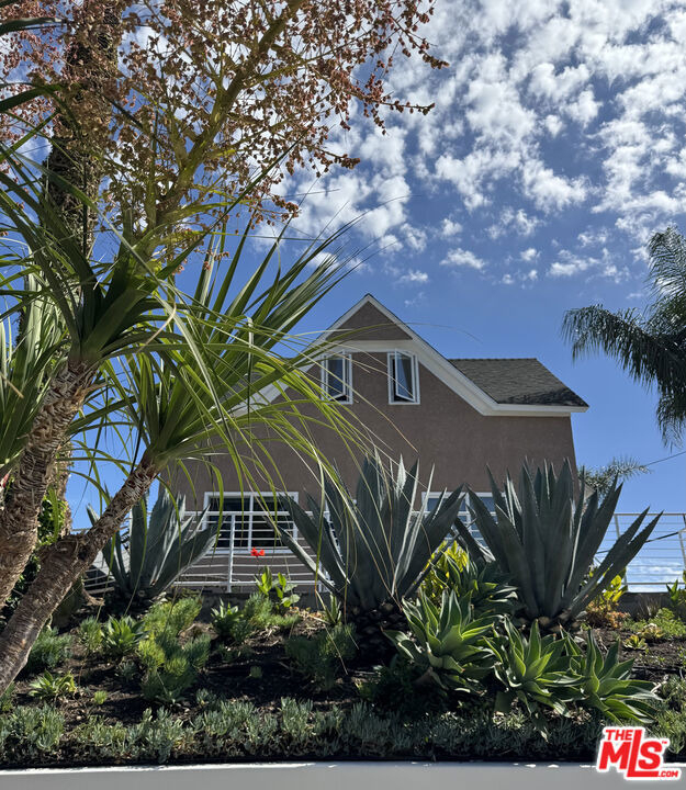 318 Parkman Avenue - Photo 2