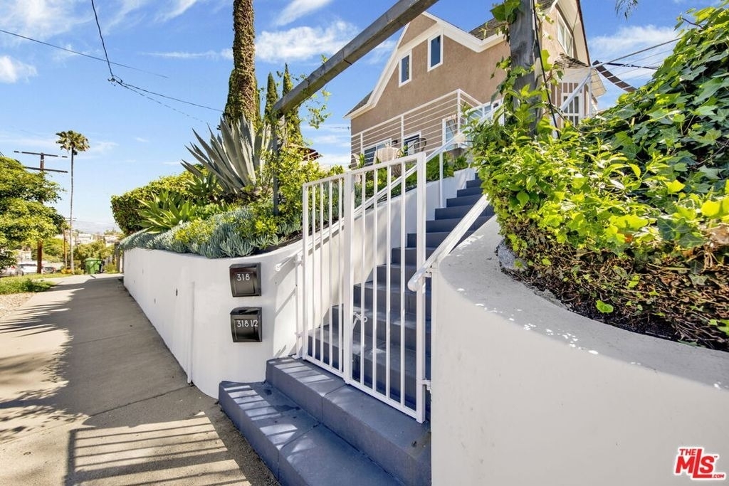 318 Parkman Avenue - Photo 1