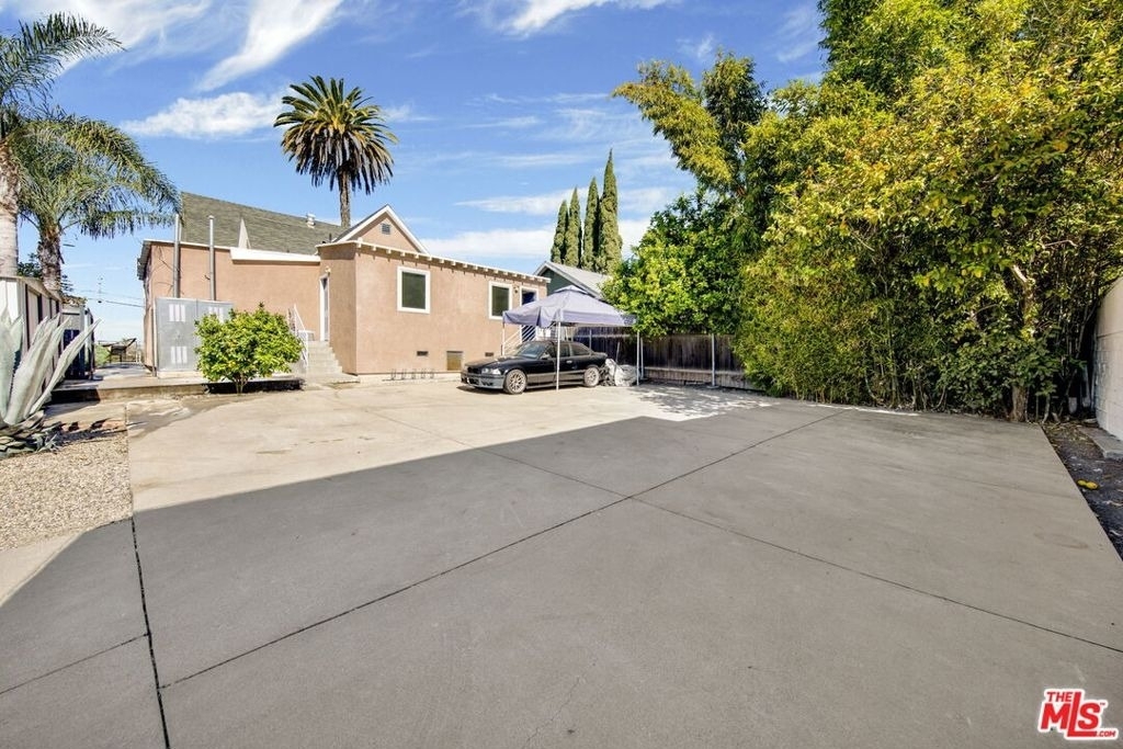 318 Parkman Avenue - Photo 12