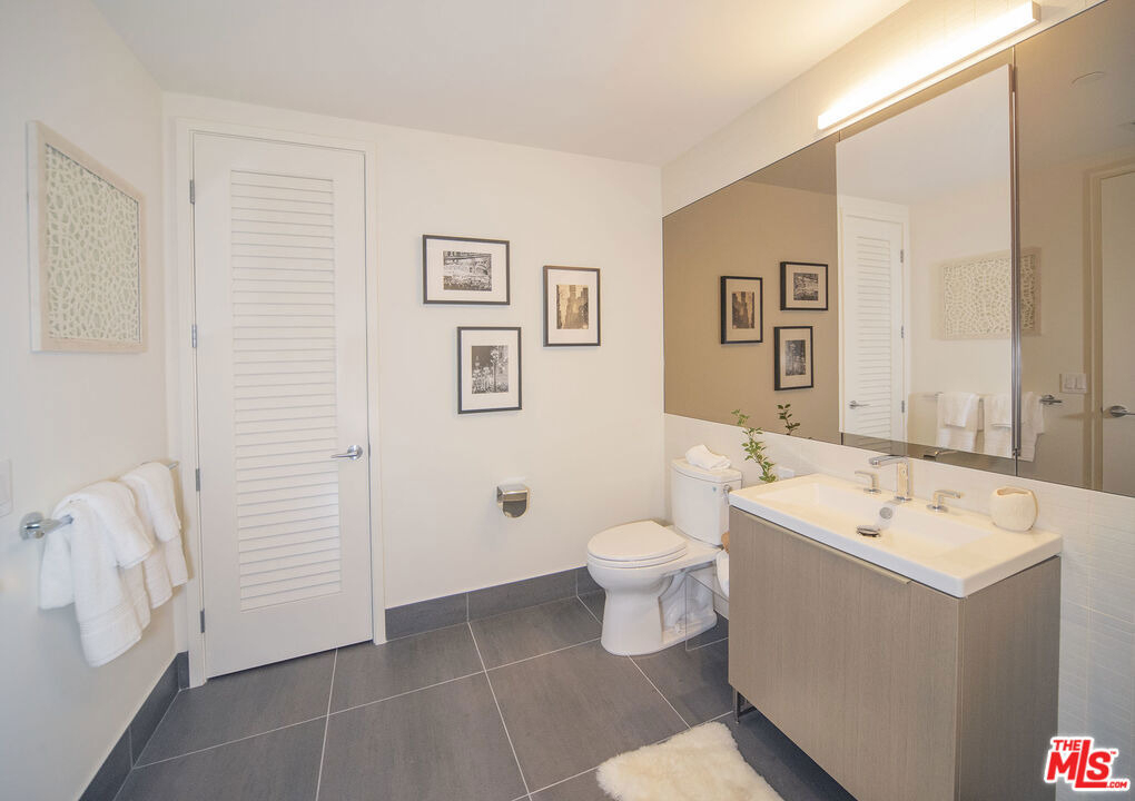 889 Francisco Street - Photo 3