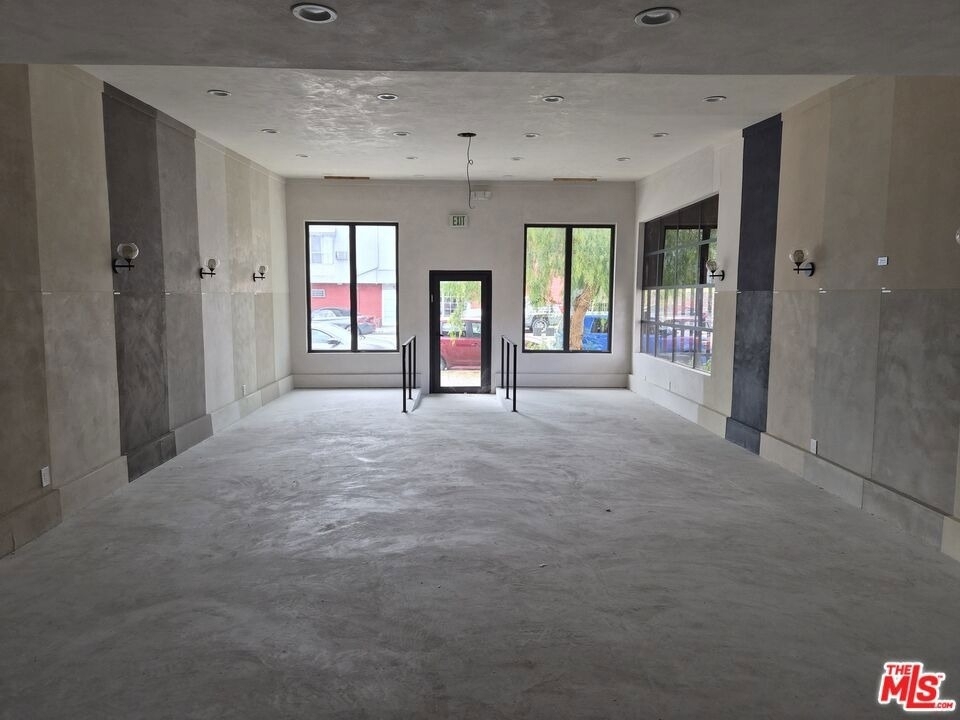 10835 Magnolia Boulevard - Photo 13