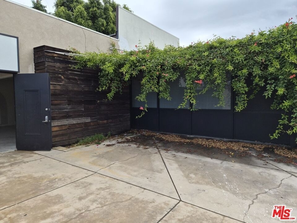 10835 Magnolia Boulevard - Photo 4