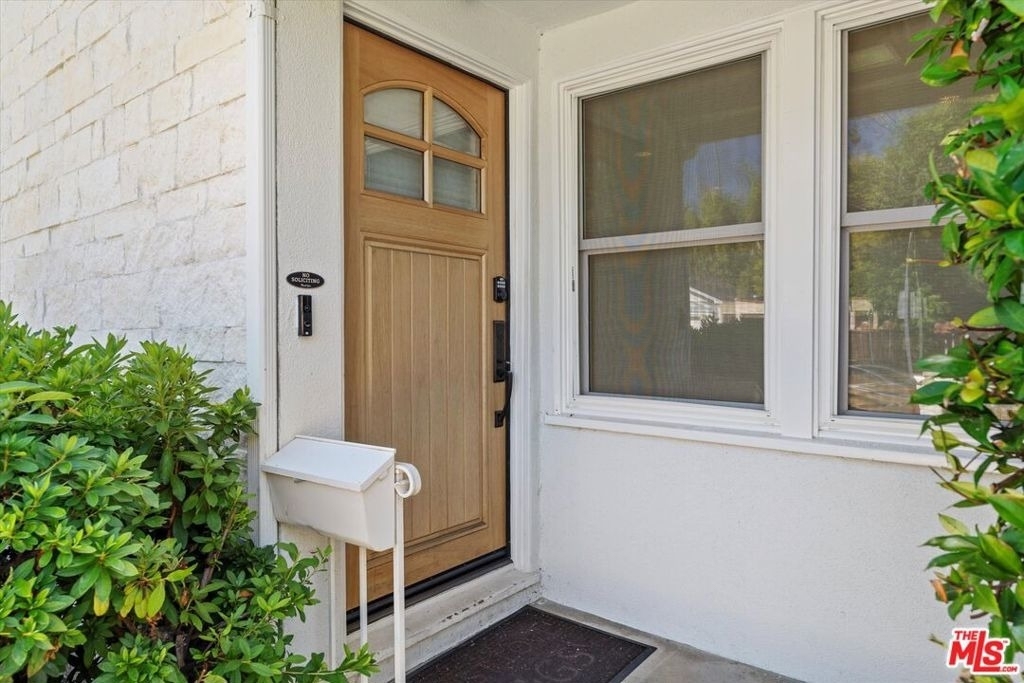 2809 S Canfield Avenue - Photo 2