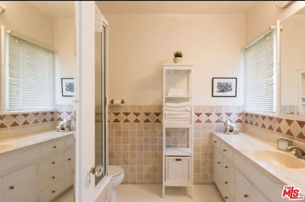 611 N Beachwood Drive - Photo 15
