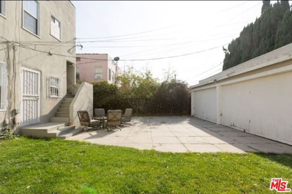 611 N Beachwood Drive - Photo 18