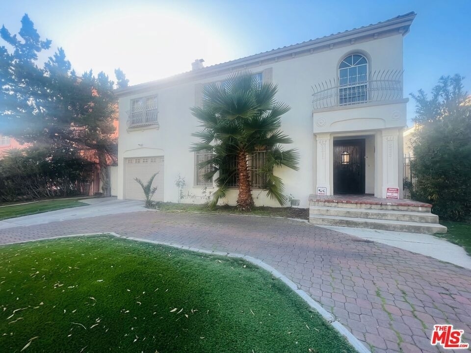 611 N Beachwood Drive - Photo 21