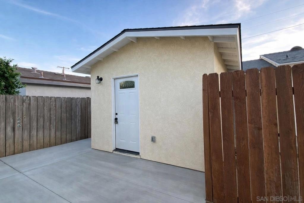 636 Aster St - Photo 0