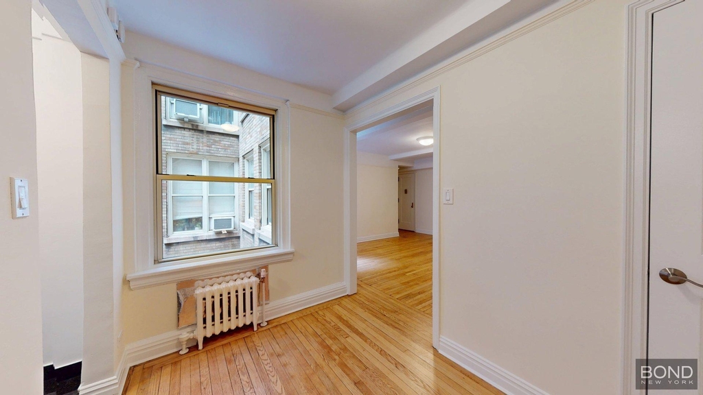 East 10th Street - Photo 2