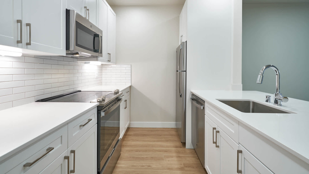 521 S. Weller - Photo 1