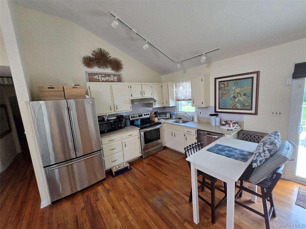 870 Noyack Road - Photo 7