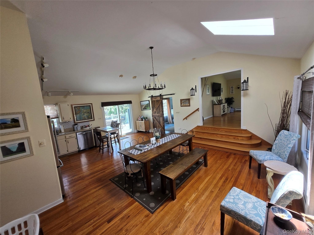 870 Noyack Road - Photo 2