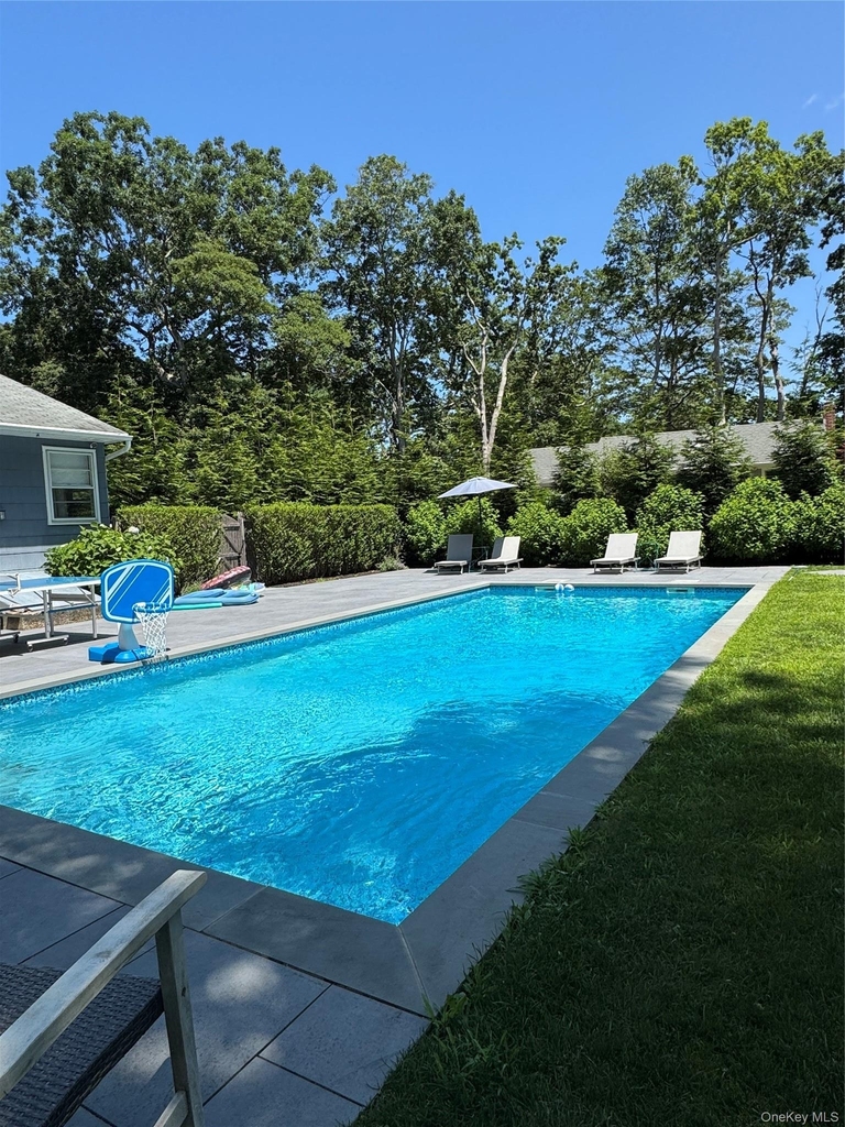 870 Noyack Road - Photo 1