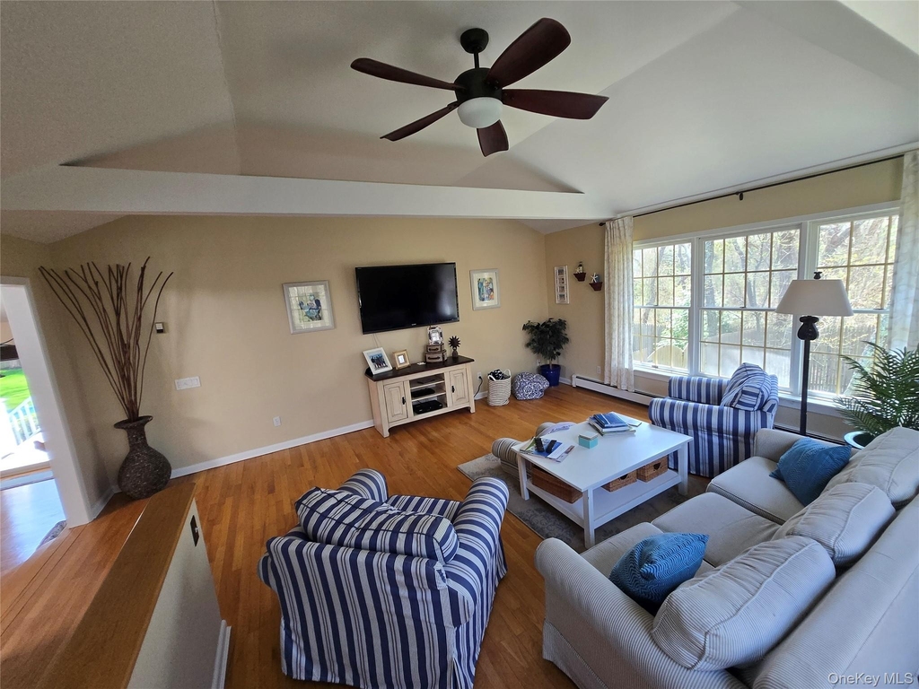870 Noyack Road - Photo 3