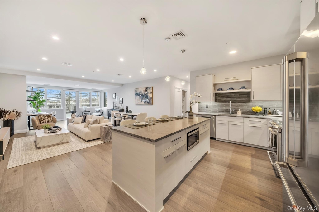 101 Searing Avenue - Photo 0