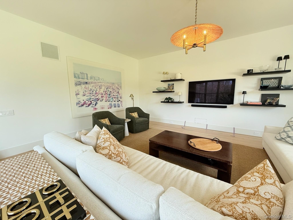 323 Division Street - Photo 3