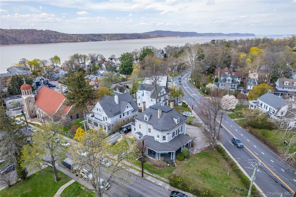 579 Broadway - Photo 12