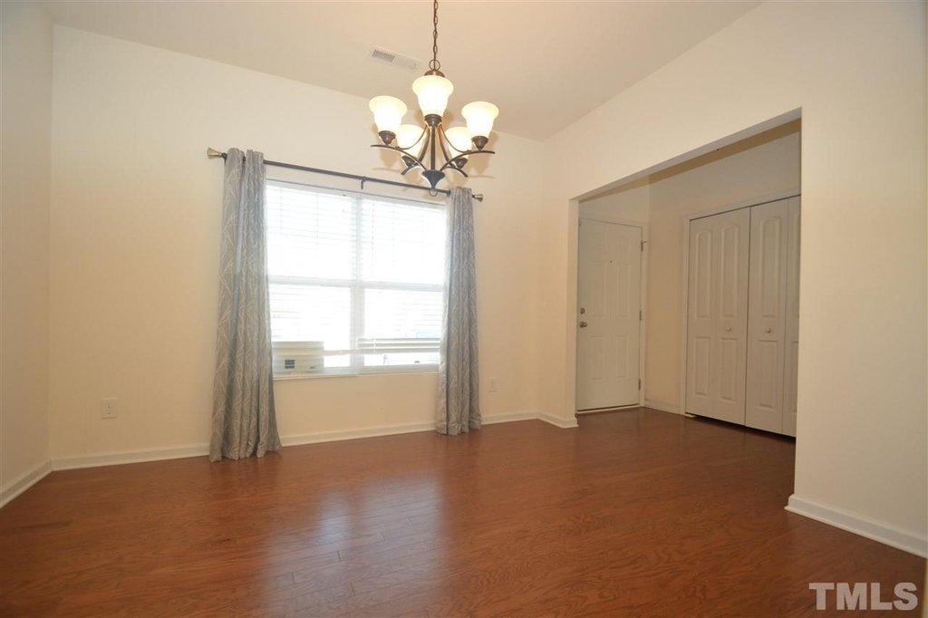 1304 Cozart Street - Photo 5