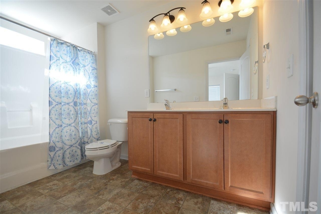 1304 Cozart Street - Photo 8