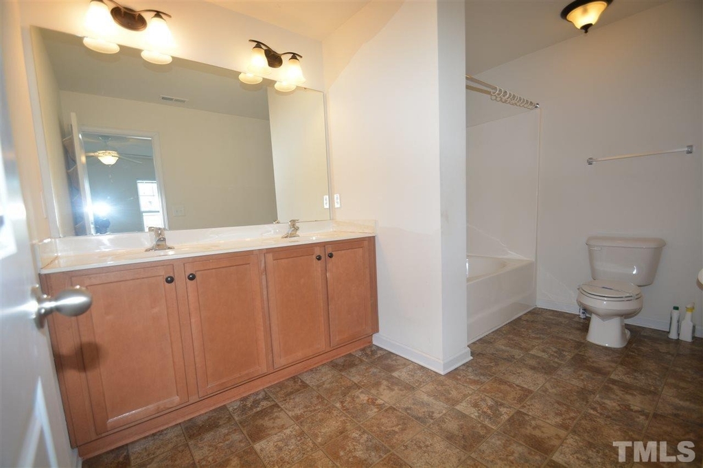 1304 Cozart Street - Photo 9
