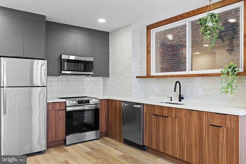 1502 S 52nd Street - Photo 2