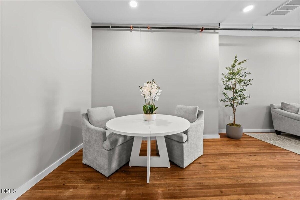 104 N Birch Avenue - Photo 2