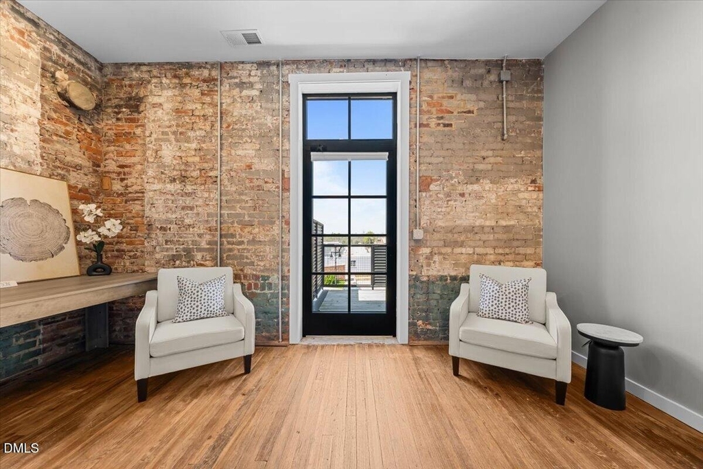 104 N Birch Avenue - Photo 3