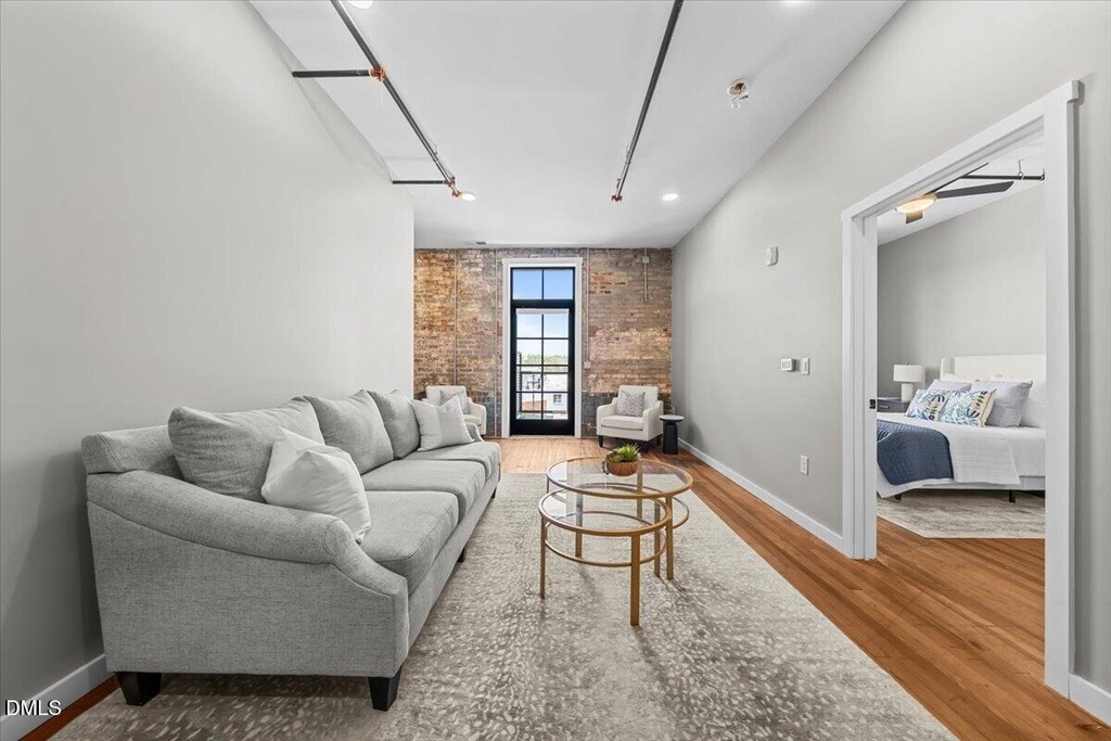 104 N Birch Avenue - Photo 1