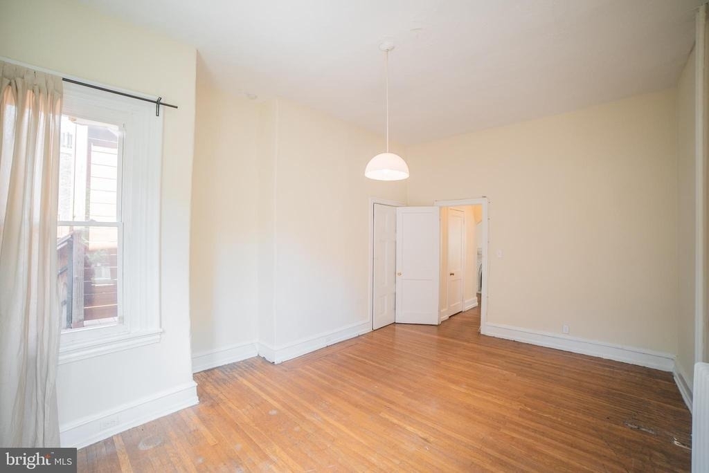 2124 Spruce Street - Photo 4