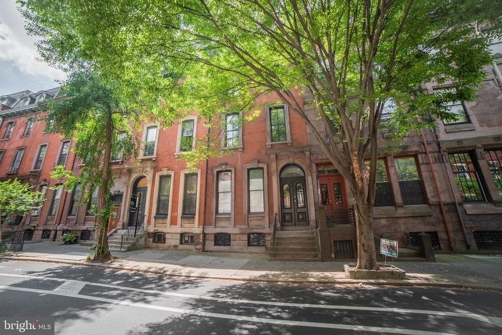 2124 Spruce Street - Photo 0
