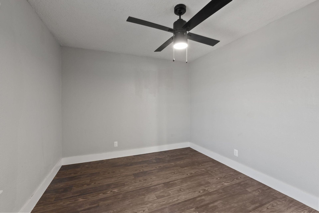 1220 W Anderson Ln - Photo 10