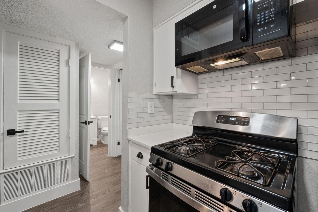 1220 W Anderson Ln - Photo 12