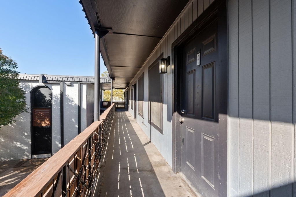 1220 W Anderson Ln - Photo 13