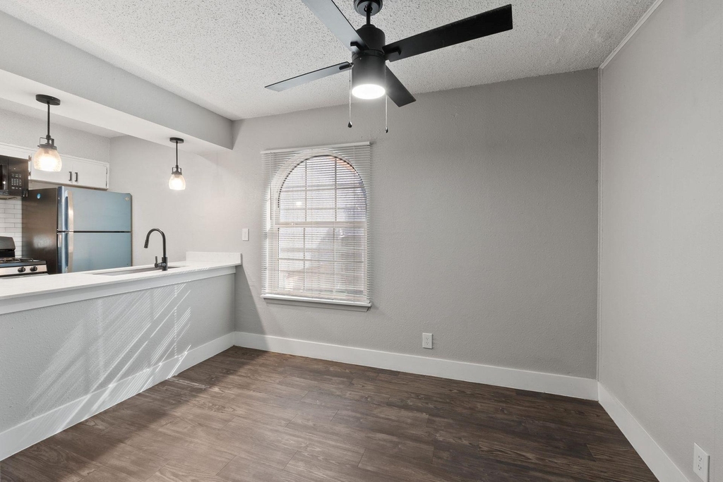 1220 W Anderson Ln - Photo 4