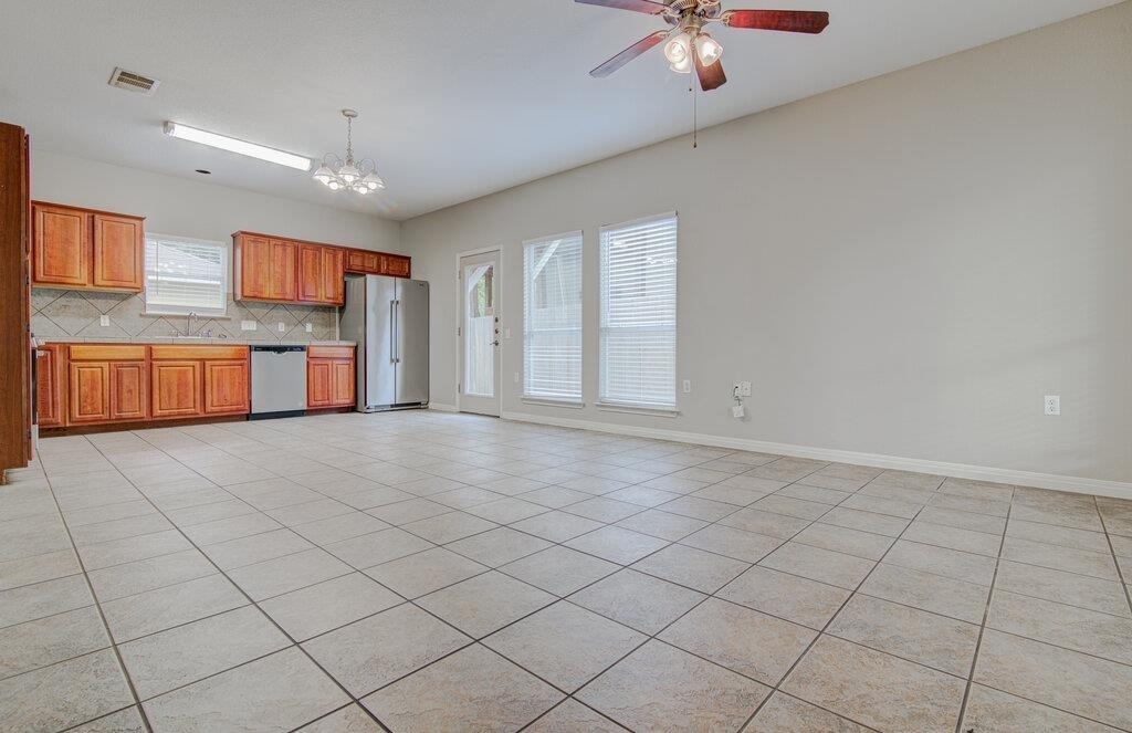 1702 Singleton Ave - Photo 2