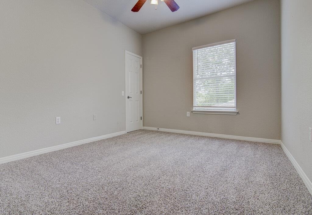 1702 Singleton Ave - Photo 10