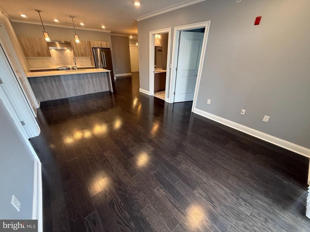 200 N Sycamore Street - Photo 3