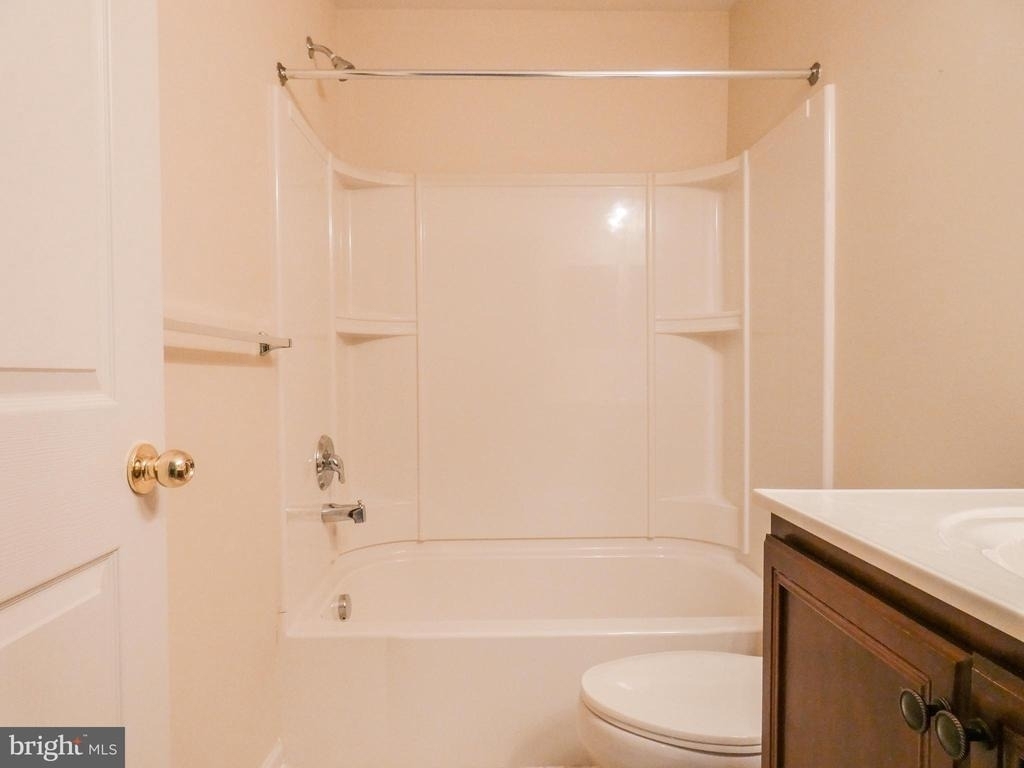 2105 Lexington Mews - Photo 28