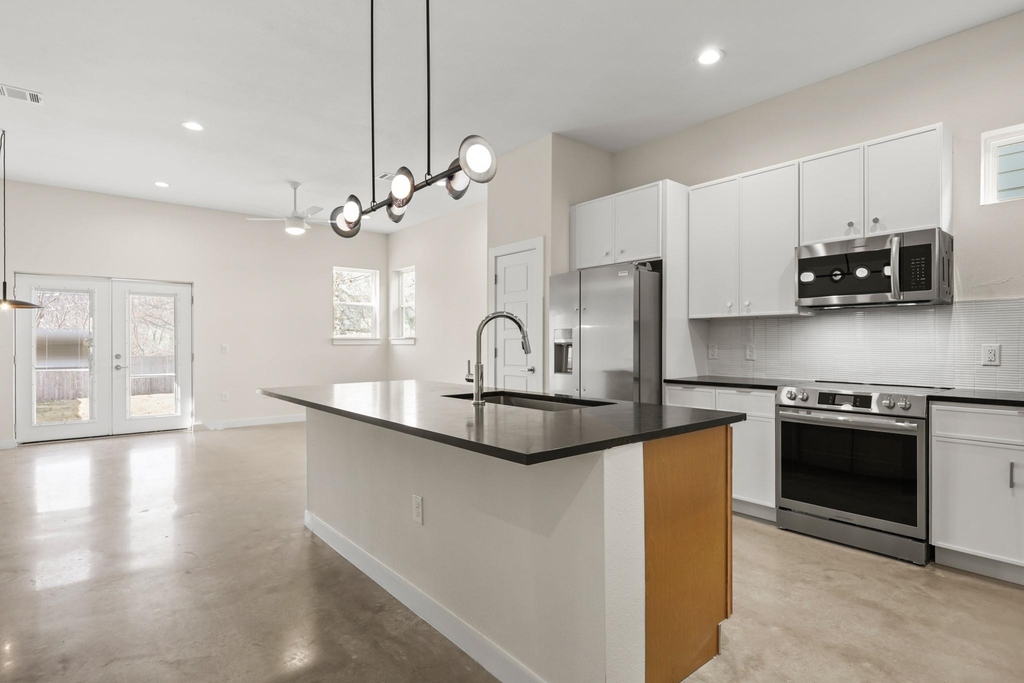 4801 Sara Dr - Photo 3
