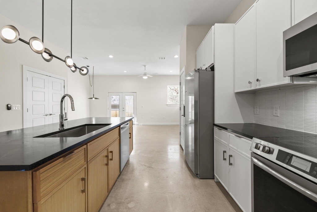 4801 Sara Dr - Photo 4