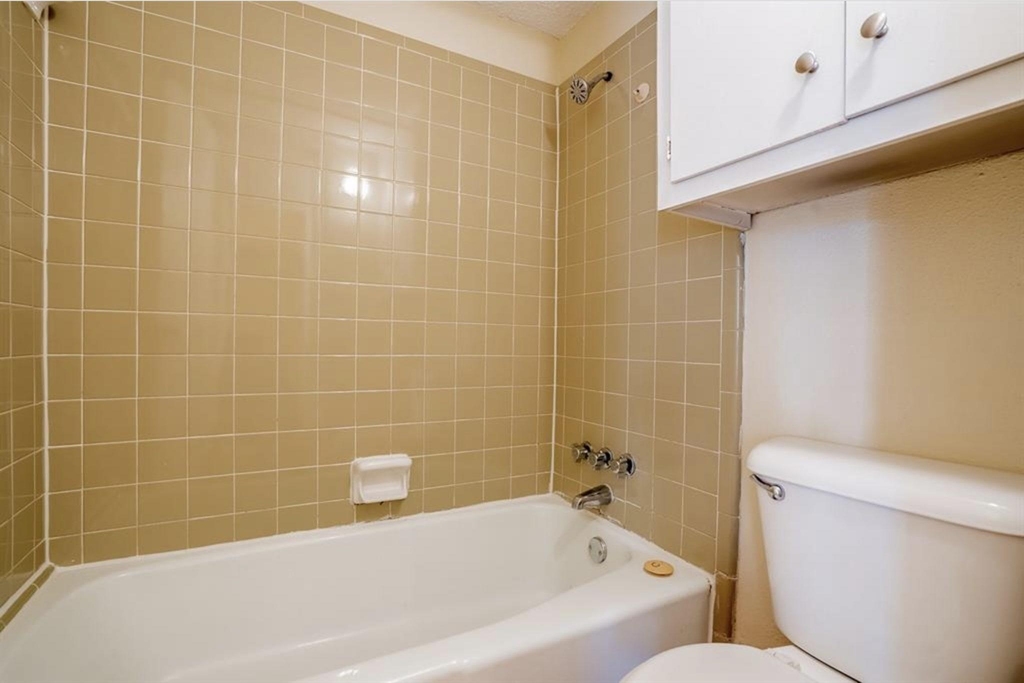 110 E 37th St - Photo 5