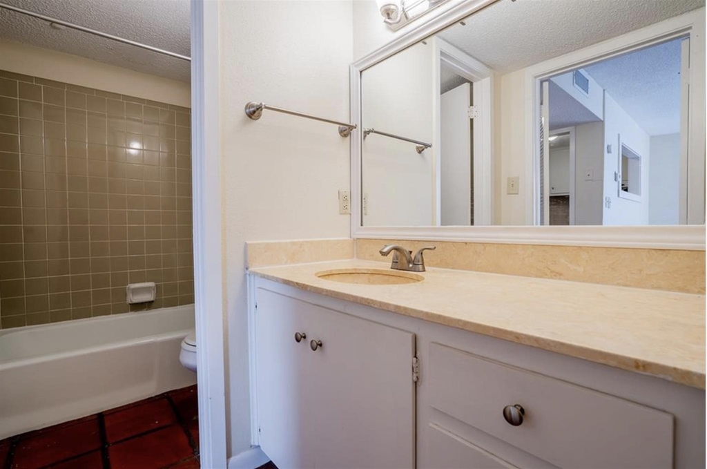 110 E 37th St - Photo 6
