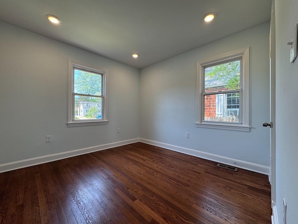 9405 Rhode Island Avenue - Photo 5